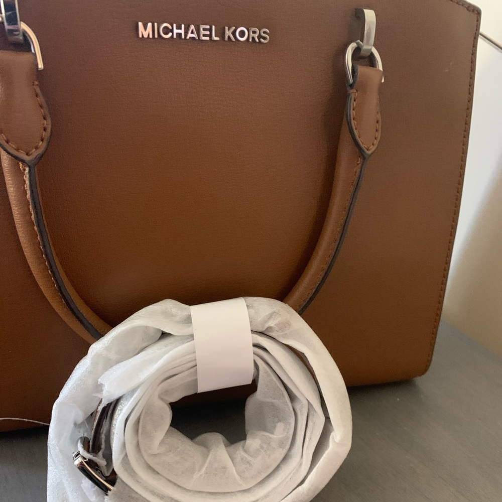 Michael Kors Handbag - Picture 2 of 7